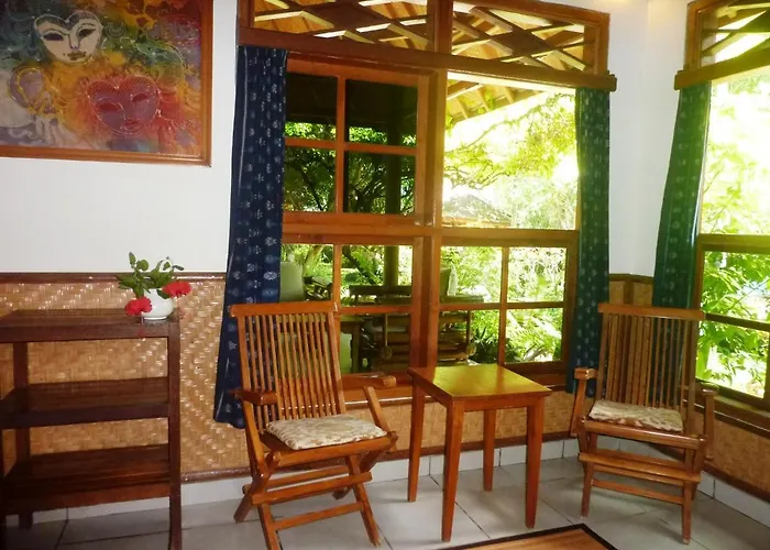 Saraswati House Gasthuis 3*